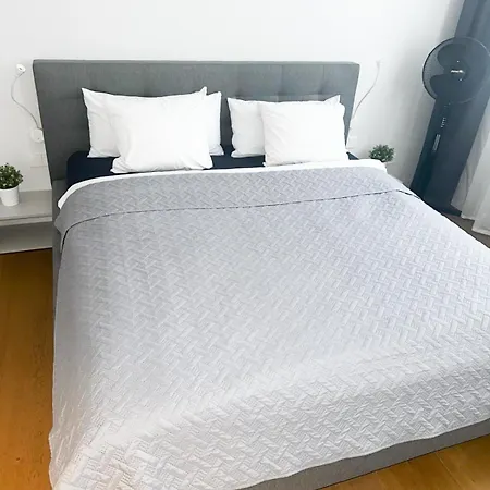 Center - Quiet - 5 Min To Old Town & Nflx *