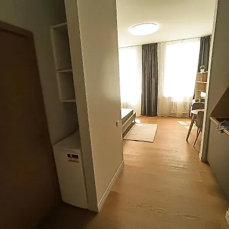 Center - Quiet - 5 Min To Old Town & Nflx *