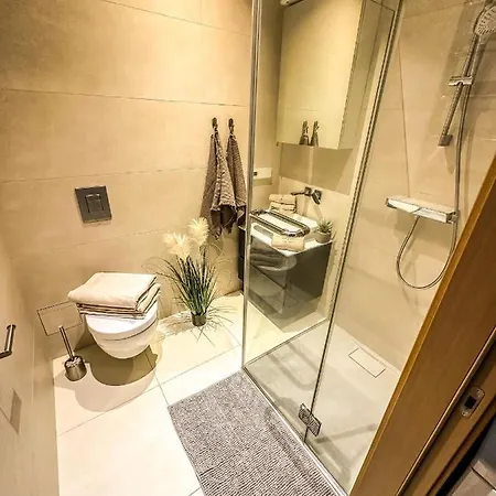 Center - Quiet - 5 Min To Old Town & Nflx דירה *