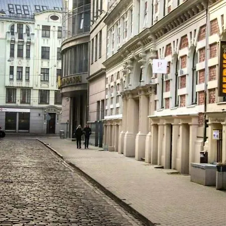 Center - Quiet - 5 Min To Old Town & Nflx *